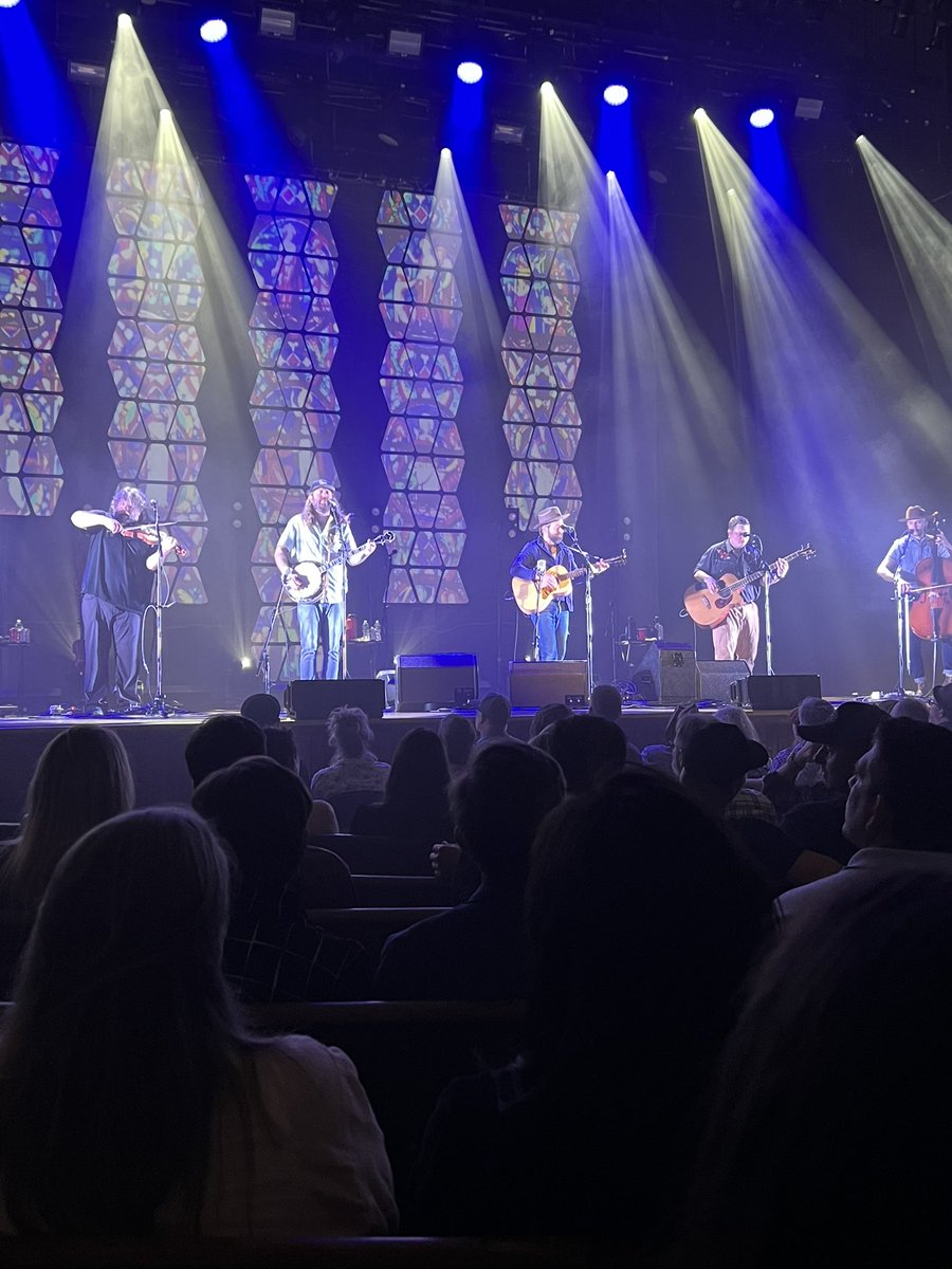 B_M_West's tweet photo. @tbtduluth are masters of their craft. Thank you @Lizwest07 for winning tickets and thank you @Lightning100 for picking her! https://t.co/AZ6uzIKtsZ