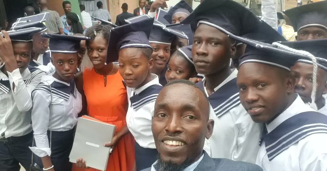 hcetienne's tweet photo. Jodi a anviwon 60 jèn fi tankou gason tap gradye aprè 6 mwa fòmasyon teknik. Kounyea yo pare pou mache travay la.
#idejen
#UNICEF
#ABKODEL
#hopeforthem
#pouyonjenèsangaje https://t.co/znVDSzHJaI