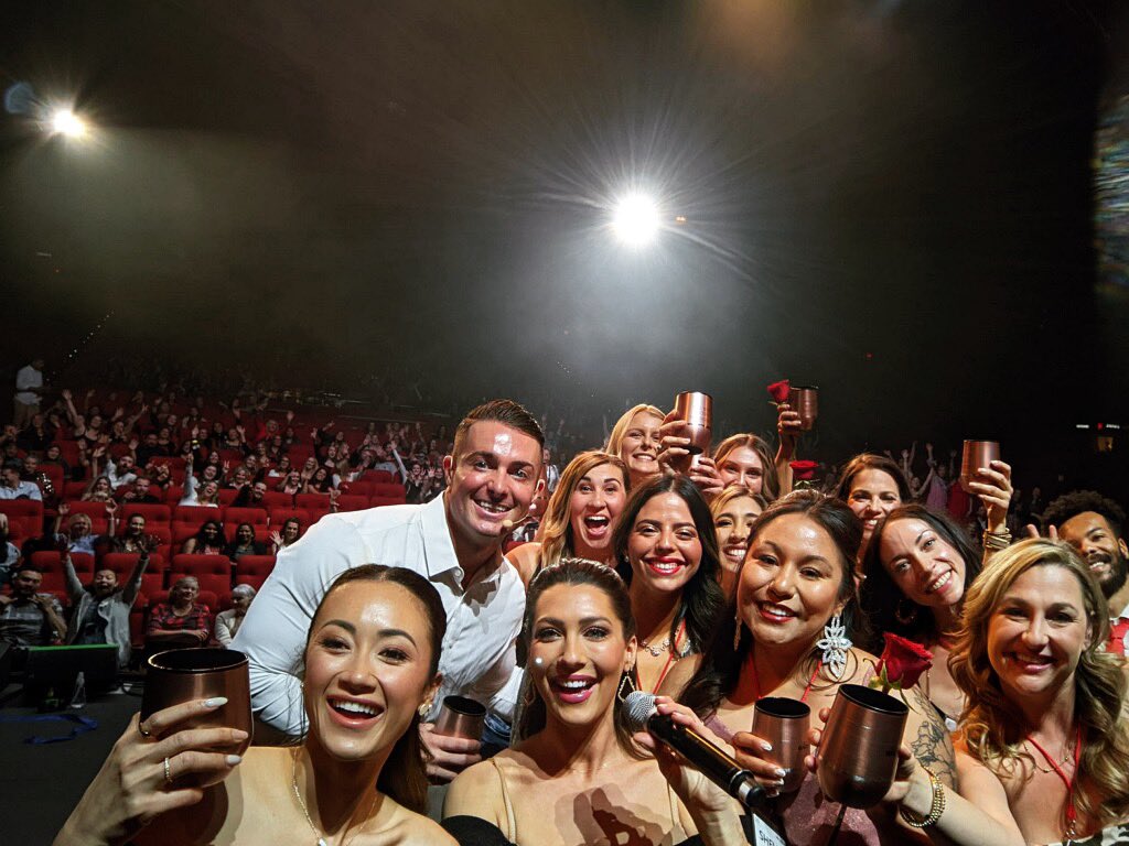 The Bachelor Live tweet media