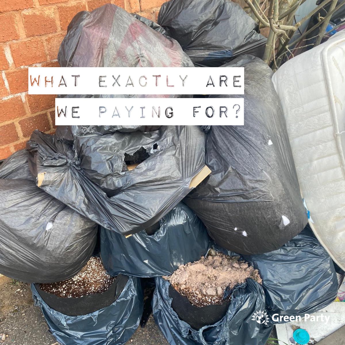 harpernunessays's tweet photo. Received anonymous video showing contracted refuse collectors clocking off after a few hours work. #whistleblower says council is aware but chooses to ignore. #onegreenintheroom will not be enough to challenge this scandalous abuse of public funds. @Brumgreens #wantcleanvotegreen https://t.co/fVHdJYwVWt