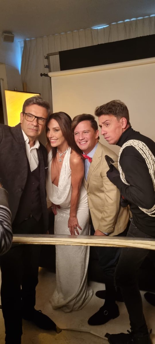 "Vamos a Contar Mentiras" 
Fotos para la Marquesina 
@ViviSaccone <a href="/marcedebellis/">Marcelo De Bellis</a> <a href="/lopyman/">Dario Lopilato</a> y un super gran Elenco!
PROXIMAMENTE
<a href="/multiteatro/">Multiteatro</a> 
Producción <a href="/aldofunes/">Funes Producciones</a> 
Dirige Carlos Olivieri