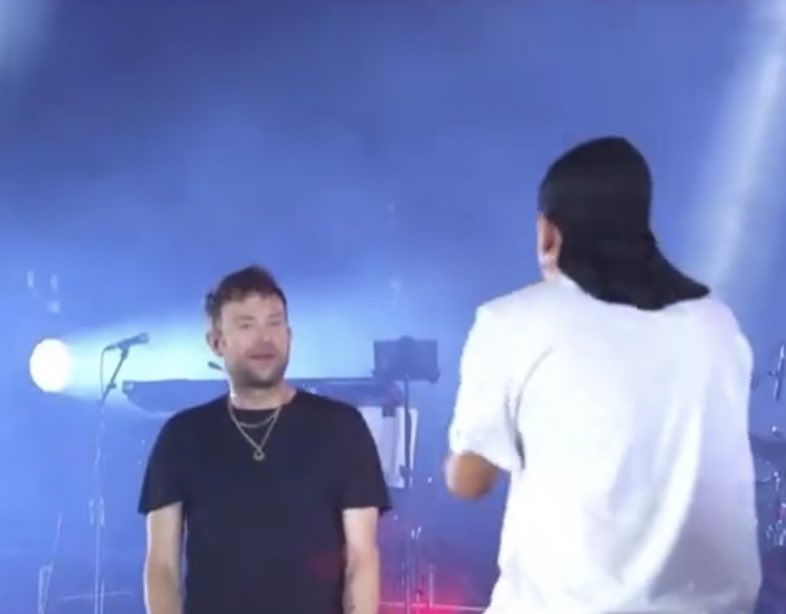 veniceissues's tweet photo. es sublime como se lo quedo mirando damon a trueno alta en el cielo un aguila guerrera https://t.co/lwoNywHcto