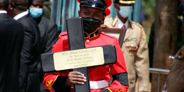 Military escorts Kibaki home with great fanfare, precision
bit.ly/3Kyzlon
