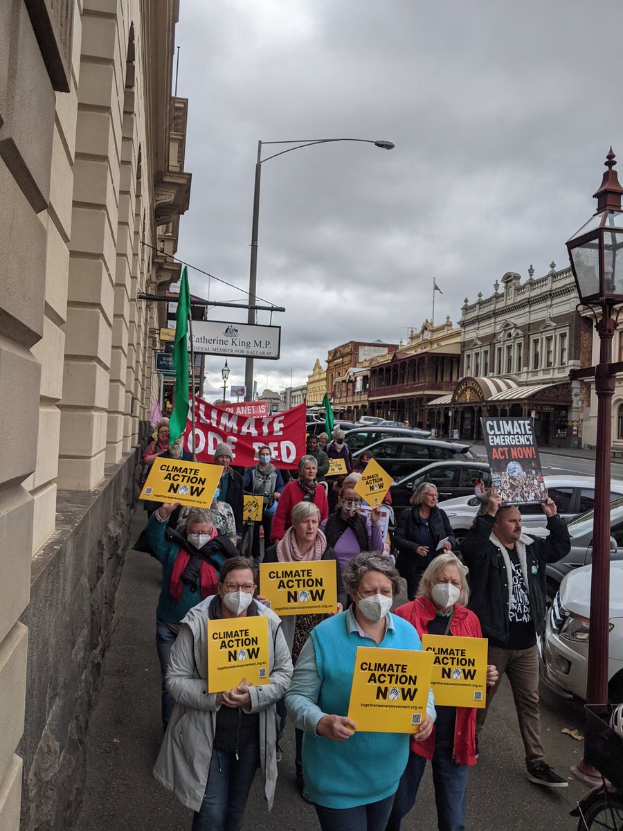 Ballarat community showing up for today's climate rally! 👏👏👏

#vicvotesclimate #auspol
