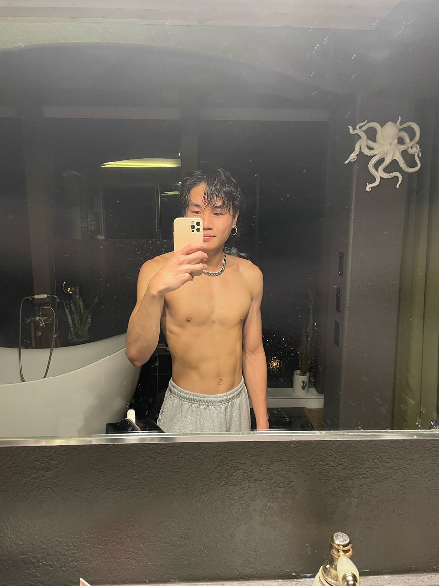 hen0bitches's tweet image. so real