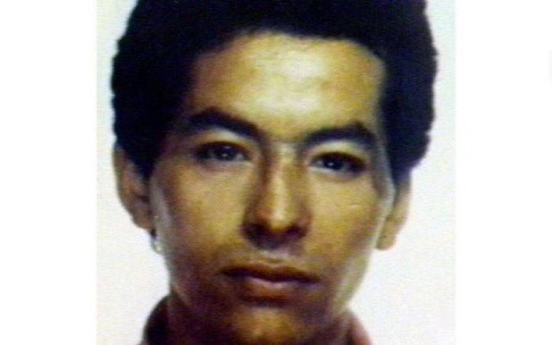coherence_e's tweet photo. Le 1er mai 1995, Brahim Bouarram, 29 ans, père de deux enfants, profitait d’une journée ensoleillée sous le pont du Carrousel. Il ne savait pas qu’on allait le précipiter dans la Seine et mettre fin à ses jours. Les assassins venaient de quitter le défilé du Front National. 🌹 https://t.co/fty15dxXkQ
