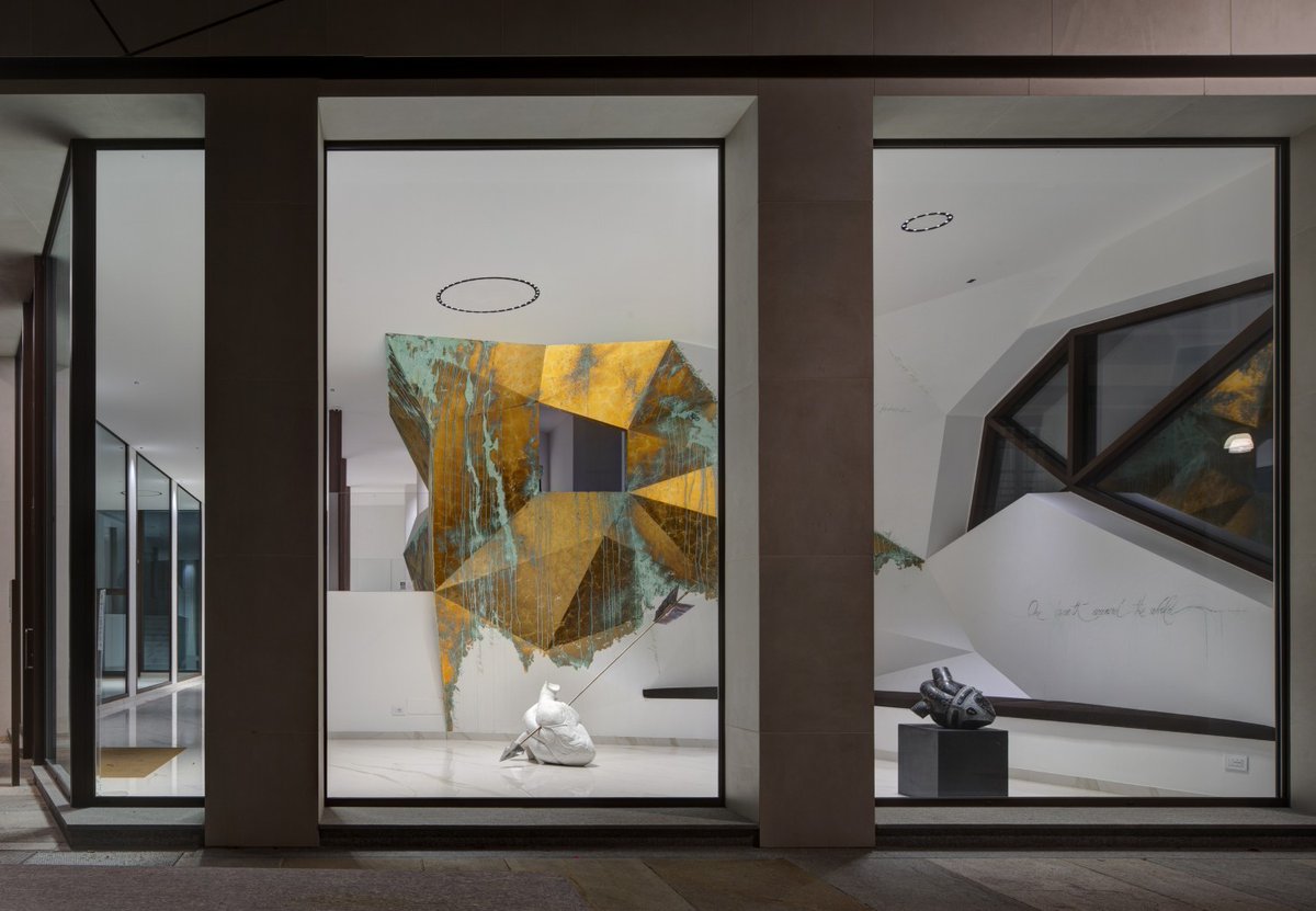 EdoardoArpaia's tweet photo. Con l'esposizione dei cuori di #NazarenoBiondo il #GruppoBuilding prosegue il ciclo di arte pubblica contemporanea alla galleria d’arte open air e indoor di #DomusLascaris.
https://t.co/YjoyLHsfDw

@turismotorino #torino #turin #contemporaryart https://t.co/BpZ1gHRxBP