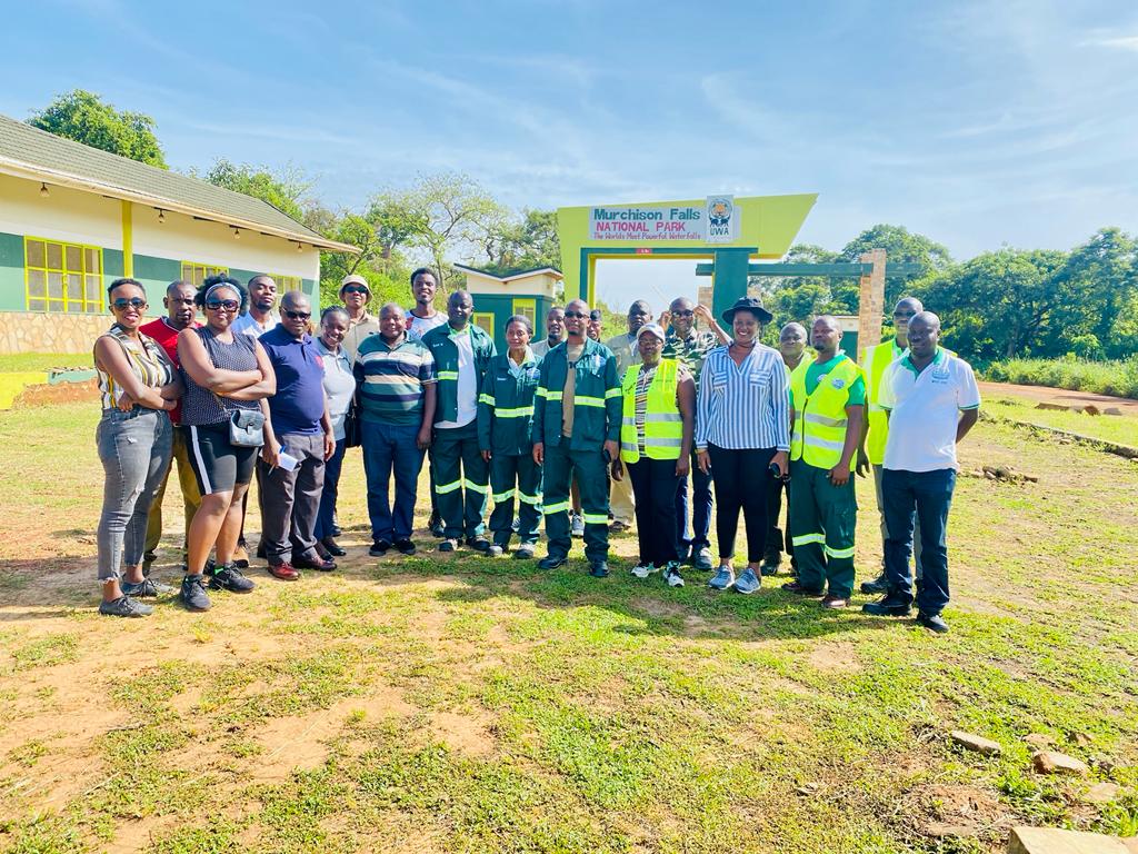 _Kakye's tweet photo. Yesterday,we had a tour in @murchison_falls with the ED @nemaug where he showed us the oil wells that have been restored and handed over to @ugwildlife
#ConserveUg
#NEMAct https://t.co/02TgBXSBPZ
