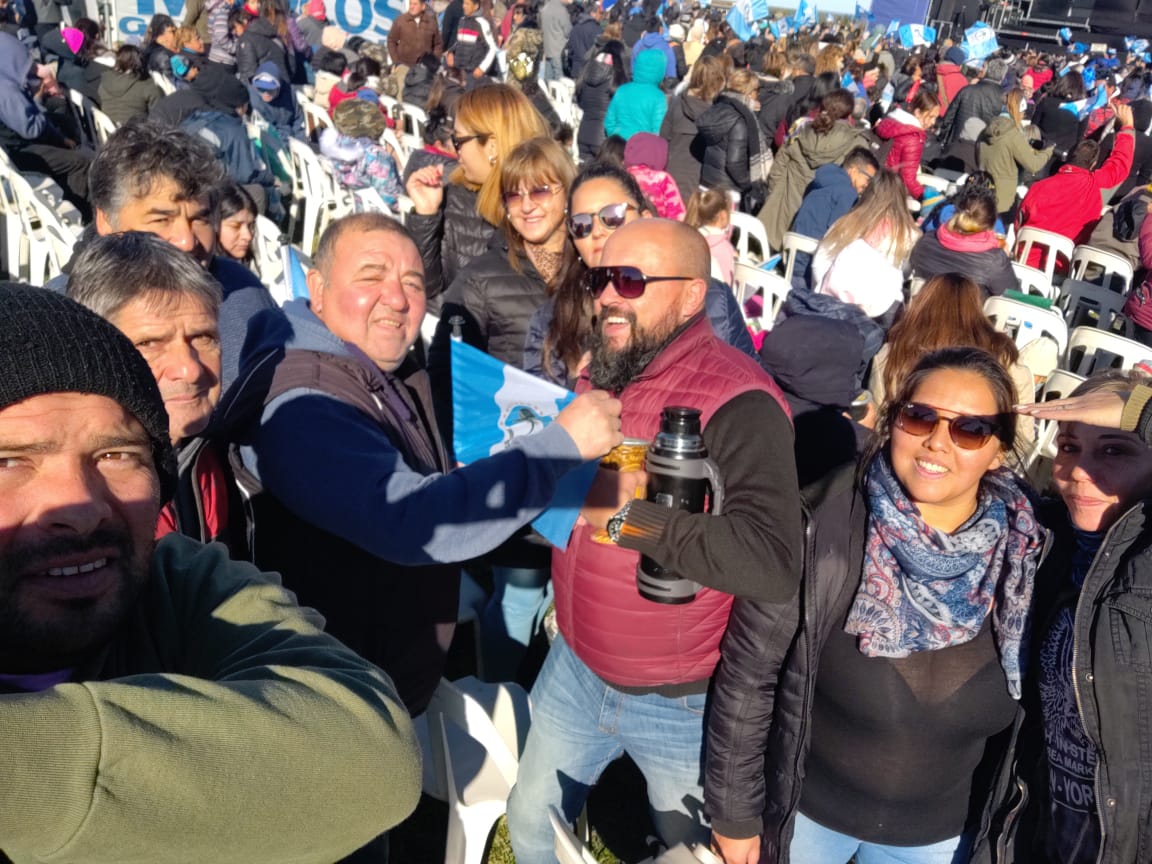 DiFonzoNicolas's tweet photo. El MPN me regalo un día soñado, la inigualable militancia junto a el equipo de mi amado Chocon + compañeros Intendentes + conductores de la Lista Azul @jorge_sapag  @OmarGutierrezOk presentando desde #Elchocon al próximo gobernador de Neuquen, @marcoskoopm 2023 
Gracias totales♡ https://t.co/ArxM28cvjp
