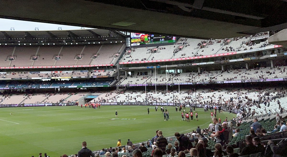 AnnaSerem's tweet photo. 1st game @ the G this season it was wonderful to be there 👏 awesome win Pies! ⚫️⚪️👏👏 https://t.co/aXcTLPxN64