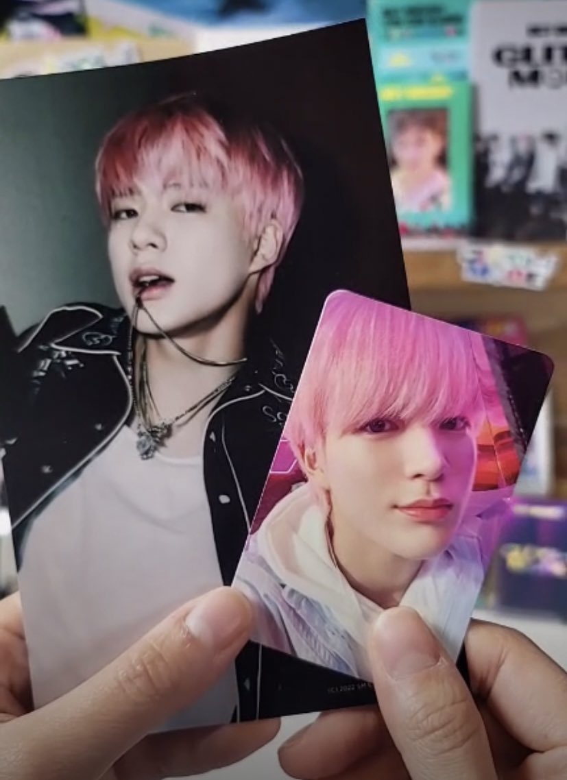 jenmong23's tweet photo. jeno glitch mode 4x6 photo + pc set https://t.co/2fyXKkQ0es