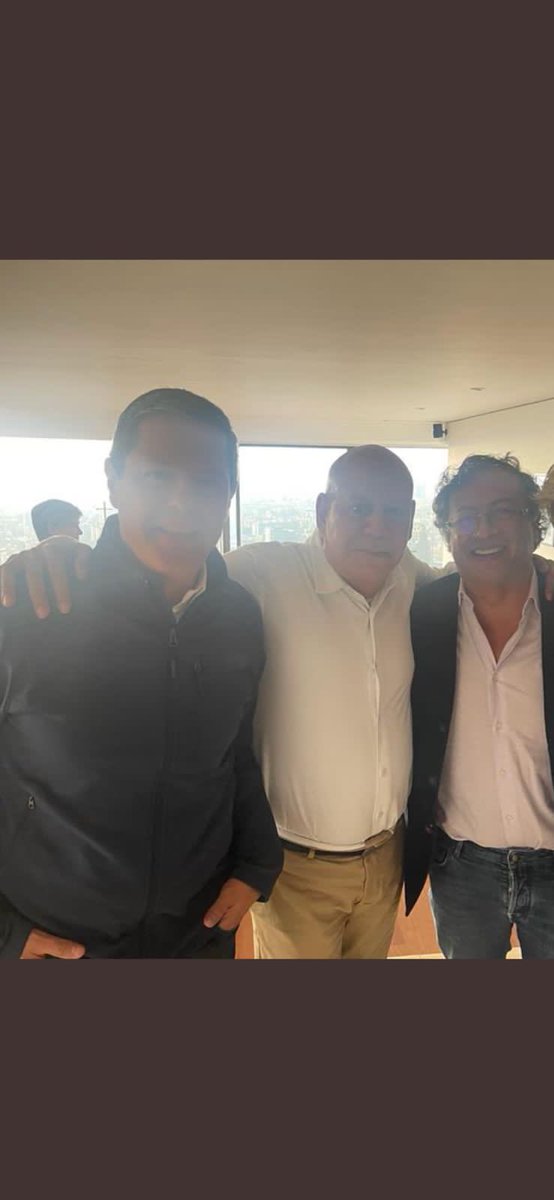 JairoLopezVale4's tweet photo. @carruball @DiegoFi27933574 @eduardorosero1 Literal.....
FARACOL la mayor RAMERA MEDIÁTICA FARIANO SANTISTA https://t.co/yFZC18Gwbs