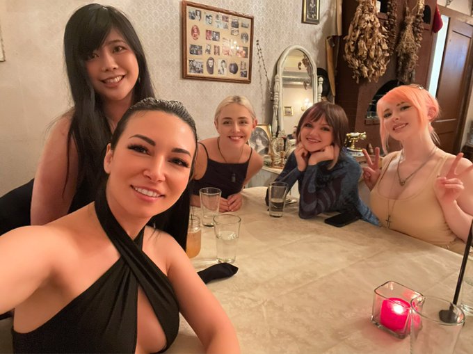 Girls are the best ❤️ https://t.co/i54E3wINTk