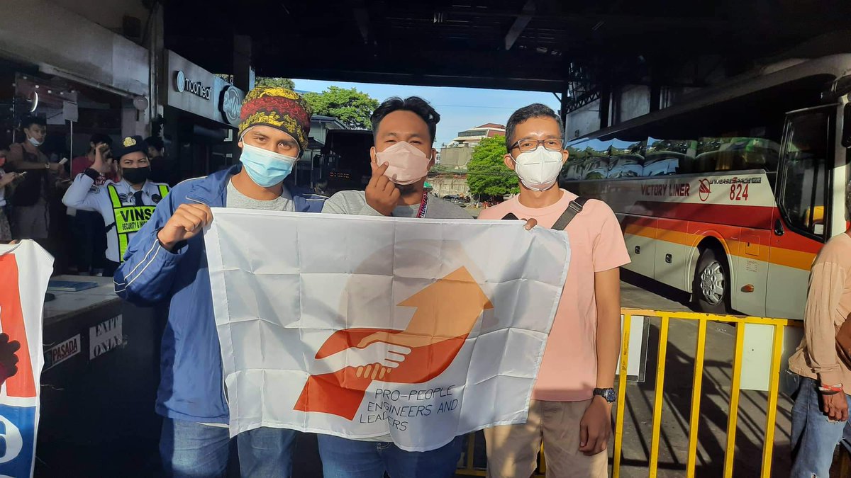propel_engrs's tweet photo. Nakikiisa ang mga inhinyero ng bayan ngayong Araw ng Paggawa, bitbit ang paniniwala at panawagan para sa tunay na pagtaguyod ng kaunlaran sa uring manggagawa at masang anakpawis.
#SahodItaasPresyoIbaba
#EndContractualizationNow
#MakabayanForLeniKiko
#KayangKaya
#AngatBuhayLahat https://t.co/SGAeuymycw