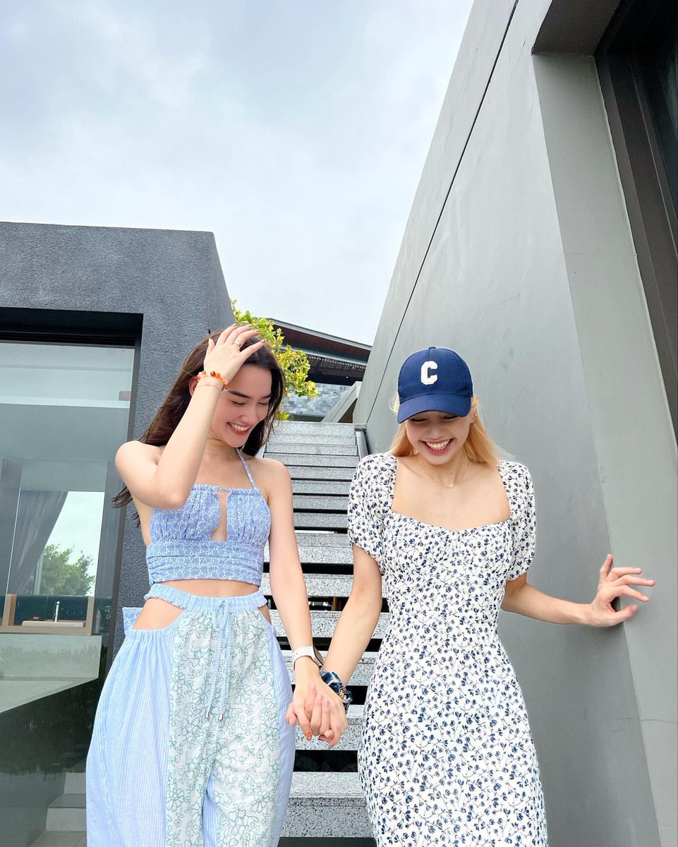 pattylalice's tweet photo. ลิซ่าใส่หมวกทั้งทริปเลยป้ะ🤣
#LALISA #Money #LISA #ลิซ่า https://t.co/1SxaDcMq0R