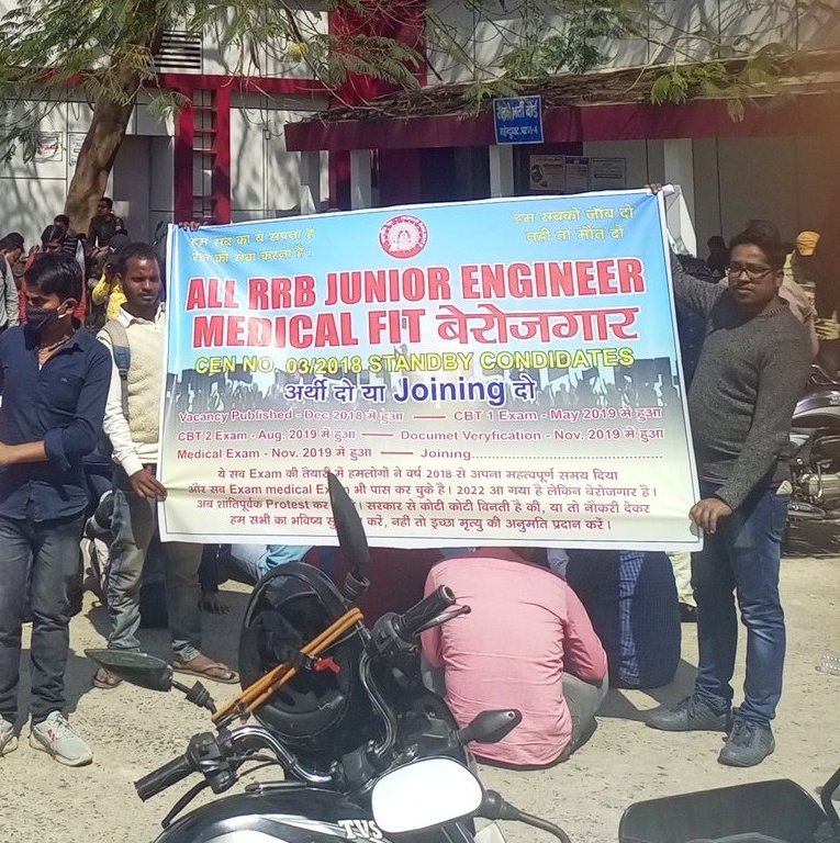 <a href="/AshwiniVaishnaw/">Ashwini Vaishnaw</a> <a href="/RailMinIndia/">Ministry of Railways</a> <a href="/RailwayNorthern/">Northern Railway</a> <a href="/GM_NRly/">GM Northern Railway</a> <a href="/CRSE_CHG_NR/">CRSE/CHG/NR</a> <a href="/drm_lko/">DRM Lucknow NR</a> <a href="/drm_mb/">DRM Moradabad NR</a> <a href="/DarshanaJardosh/">Darshana Jardosh</a> <a href="/ravishndtv/">ravish ndtv</a> <a href="/aajtak/">AajTak</a> <a href="/abhisar_sharma/">Abhisar Sharma</a> <a href="/PMOIndia/">PMO India</a> <a href="/JPNadda/">Jagat Prakash Nadda</a> <a href="/AamAadmiParty/">AAP</a> <a href="/ndtvindia/">NDTV India</a> <a href="/INCIndia/">Congress</a> 
इन मैडम ने <a href="/SRDPONRLKO/">SRDPONRLKO</a> ने वेटिंग छात्रो की सीटो को गायब कर दिया है हमारी मदद करो🙏