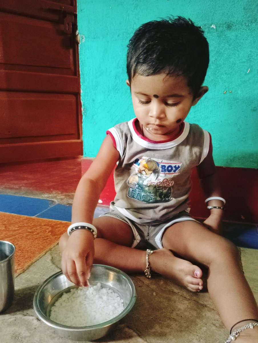 JayManikpuri2's tweet photo. गजब मिठाथे रे संगी, मोर छत्तीसगड़ के बासी.

ईही हमर बर तिरिथ गंगा, ईही हमर बर मथरा कासी.

उठथन बिहनिया करथन मुखारी, अउ झडक थन बासी.
#BoreBaasi @ChhattisgarhCMO @36gadhi @morbhuiyancg https://t.co/XHlkKWaOFe