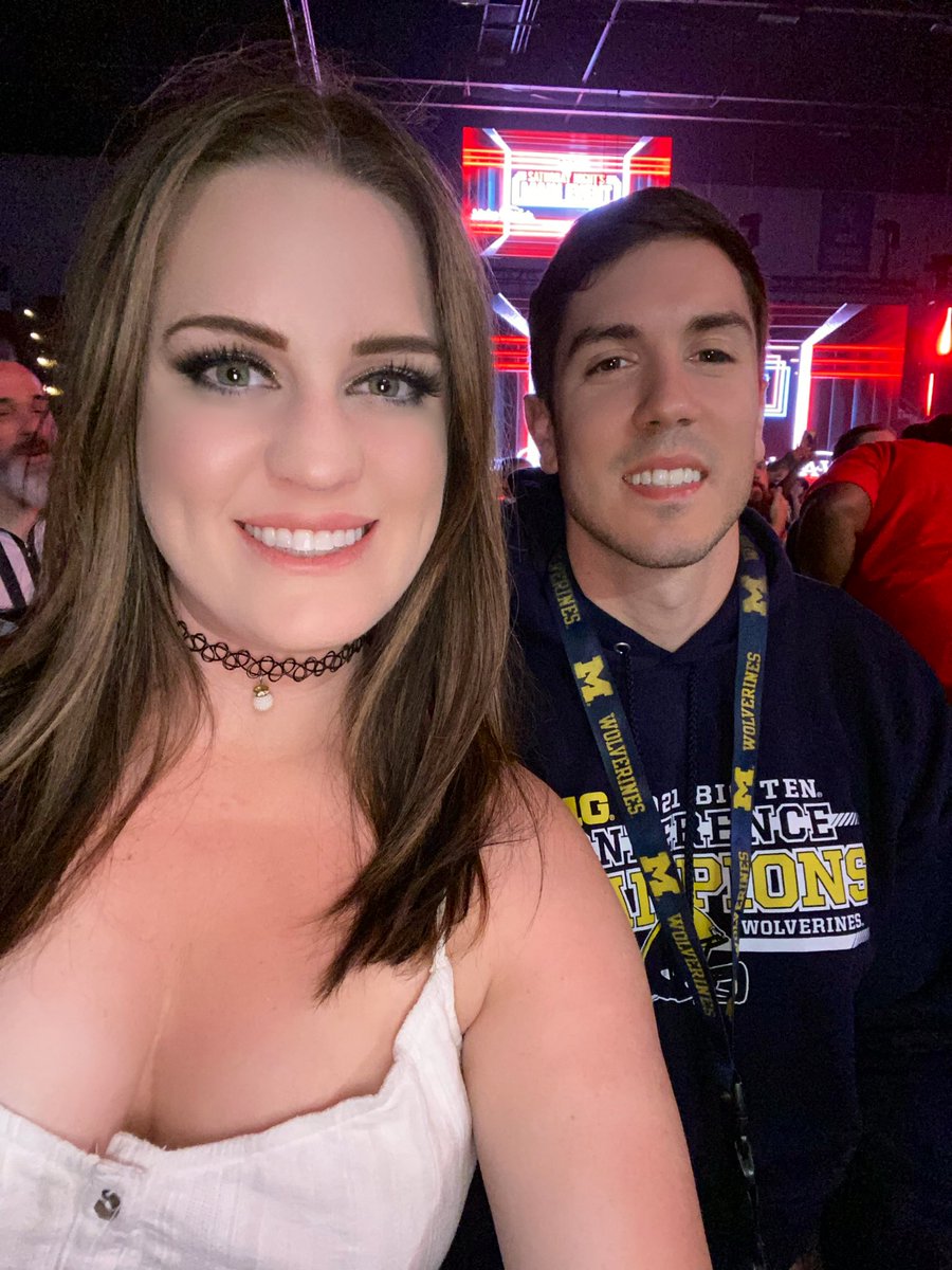 kellylewiss's tweet photo. Had so much fun with @thesaber20 at  #SaturdayNightsMainEvent. I am so impressed with the ladies match - y’all are nuts! @YaOnlyLivvOnce went flying off the ring crashing into @RheaRipley_WWE with a huge THUD! It was the best event of the night! #wrestling https://t.co/FE8cVyMLuE
