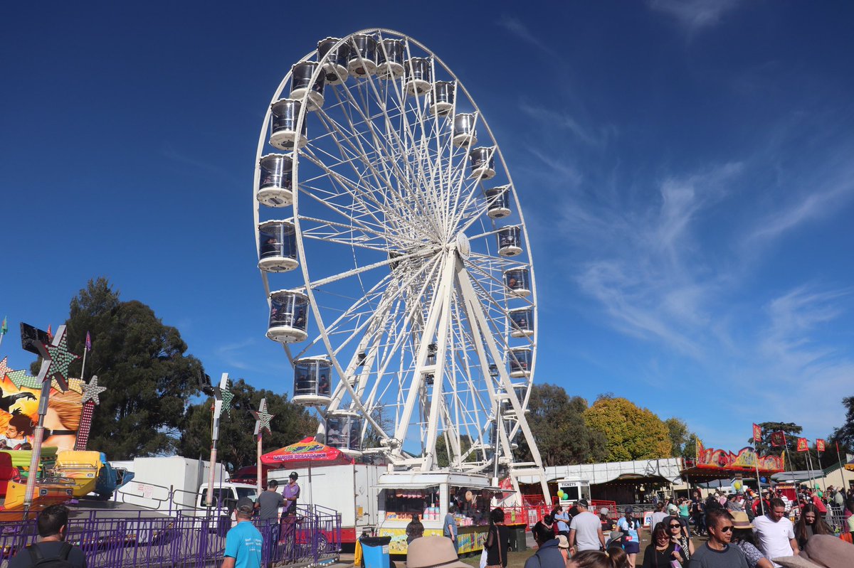 PaulGifford1's tweet photo. Ferris wheel. #bathurstshow https://t.co/BWmvCBnmwy