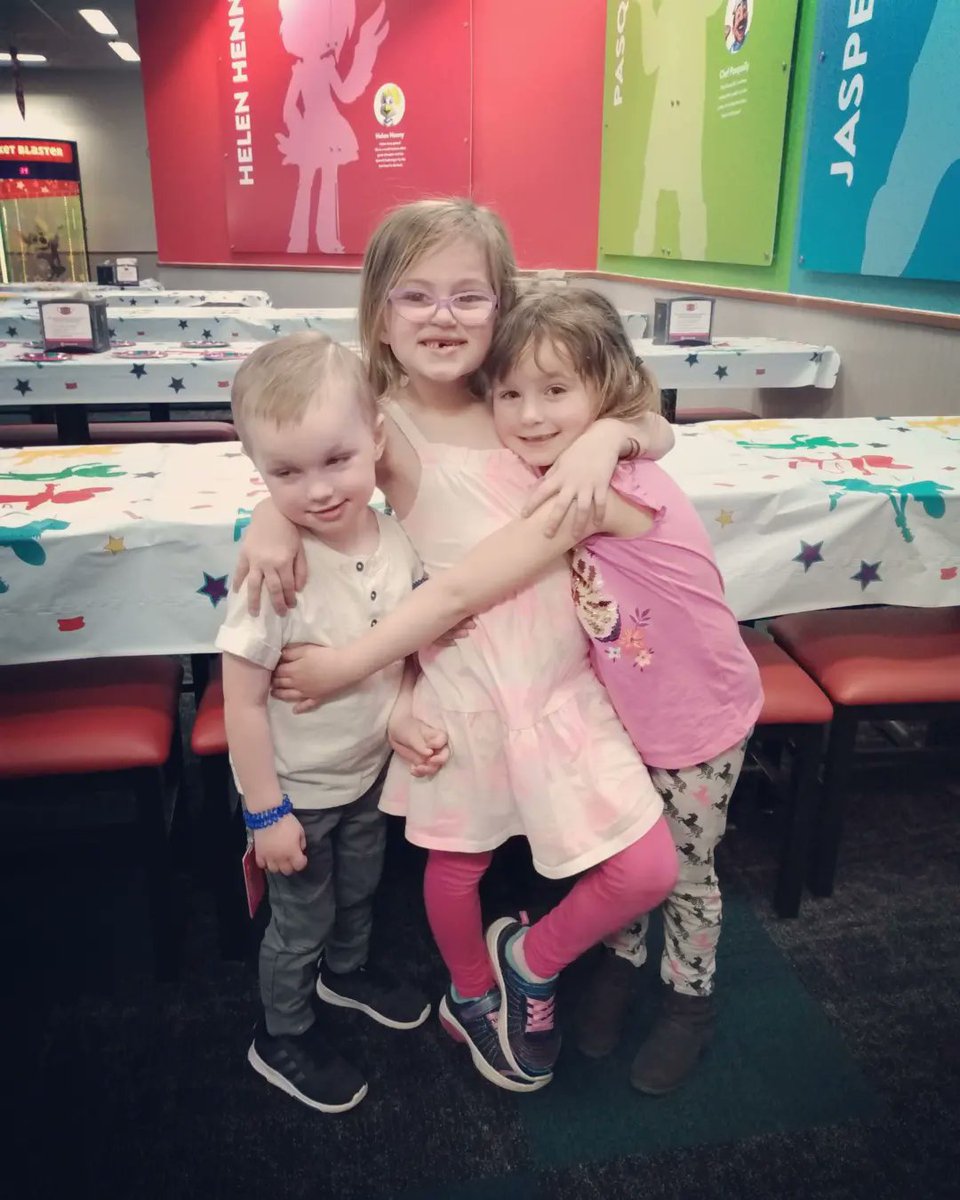 Gabby_tyler2's tweet photo. Ry's sixth birthday party was a success! #rileybug #mommasbaby #ilovebeingyourmom #youcompleteme https://t.co/MgcWR9jMa8
