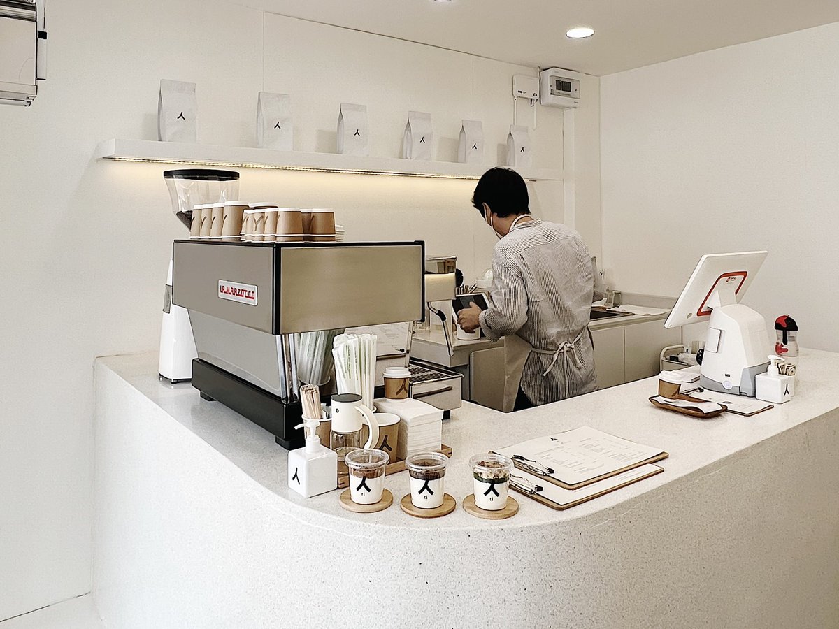 placestwogo's tweet photo. ti: คาเฟ่เล็กๆ ในซอยข้างวัดมังกรที่พุดดิ้งอร่อยมากกกกกก อยากแนะนำให้ทุกคนได้มาลอง! เราลองทั้งตัว milo, coffee, matcha อร่อยทั้งหมด แต่ชอบชาเขียวที่สุดที่ร้านมีเครื่องดื่มทั้ง coffee และ non coffee นะ ใครมาไหว้พระหรือมาแถวเยาวราช แวะมากันได้เลย!

@aroii #รีวิวคาเฟ่ #PlacestwoGo https://t.co/Q1Oyv23w60