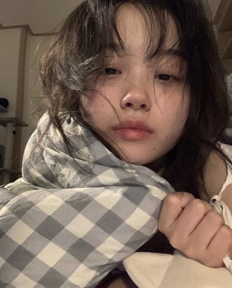 chizusakis's tweet photo. ⠀
⠀
⠀ ⠀ 英里  ─────  ✦  https://t.co/vpI4CJklt7
⠀ ⠀ ˗ˏˋ  s  n  s  .  u  p  d  a  t  e  ´ˎ˗
⠀
⠀ ⠀ ❝  first day of the month and
⠀ ⠀ i’m already sick. alagaan niyo
⠀ ⠀ sarili niyo mwa.  ❞ 
⠀
⠀ https://t.co/sQj9zLgGot