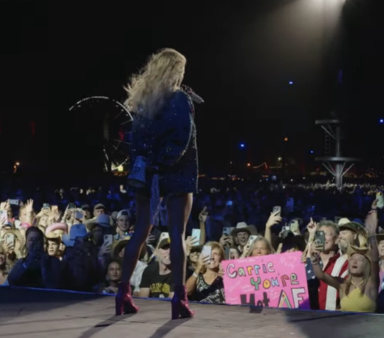 be4ghoststory's tweet photo. This fan sign LOL @carrieunderwood #Stagecoach #UndoIt https://t.co/jJj9h2ToIJ