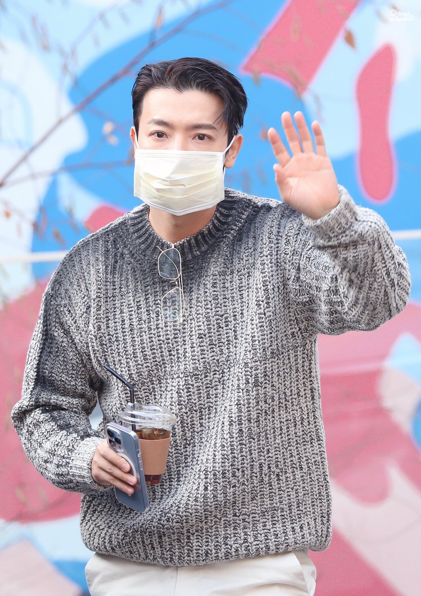 changseven77's tweet photo. ☀️

#leedonghae #donghae #donghaelee #이동해 #동해 #superjunior           #superjuniordne #슈퍼주니어 https://t.co/aCAE9pcW83