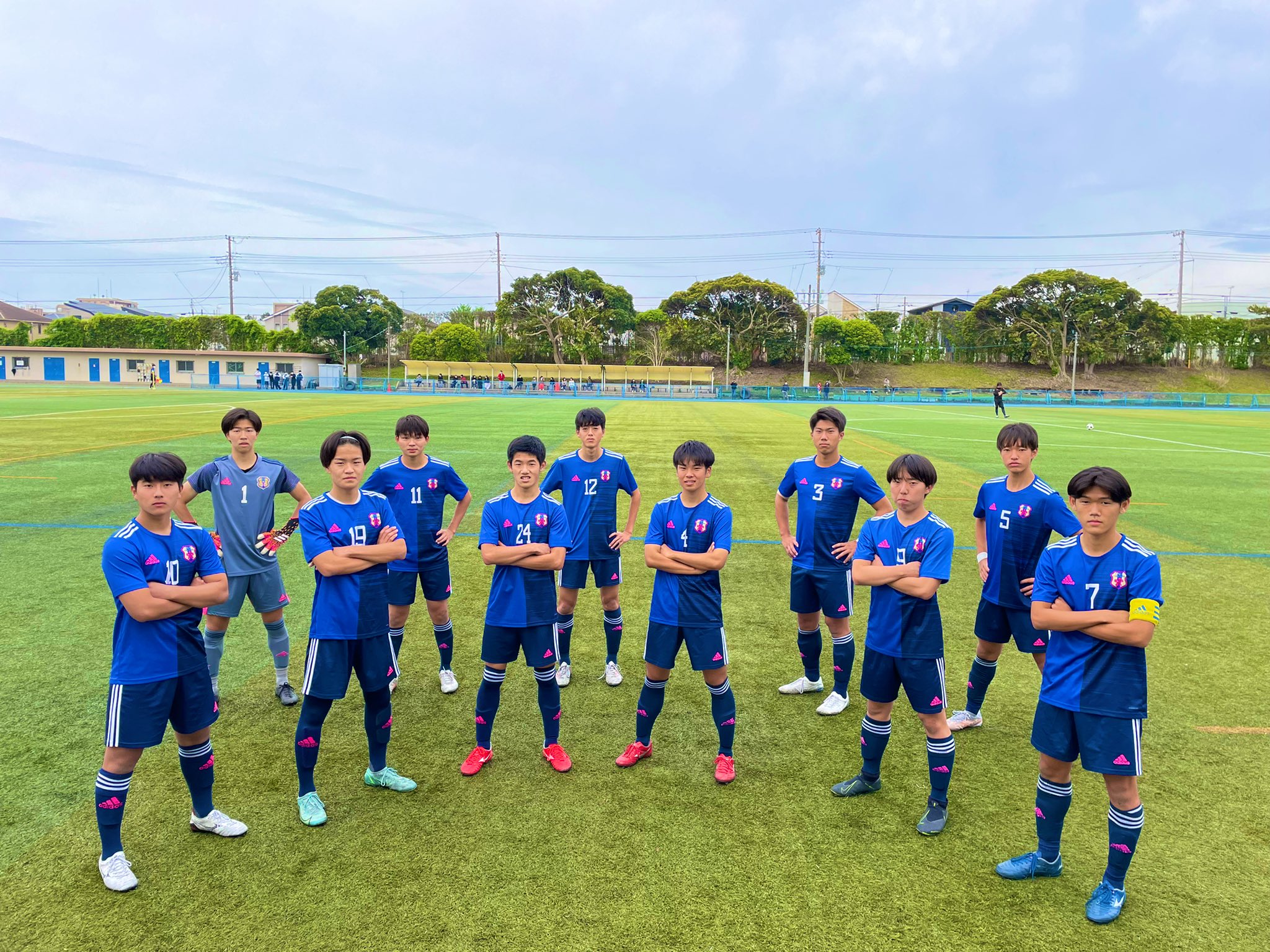 千葉日本大学第一 サッカー部 公式 本日 総体予選がありました 船橋法典高校さんと戦い 1 2で負けてしまいました 再来週にはリーグ戦があるため 気持ちを切り替えて 良い準備をしていきます 応援 ありがとうございました T Co