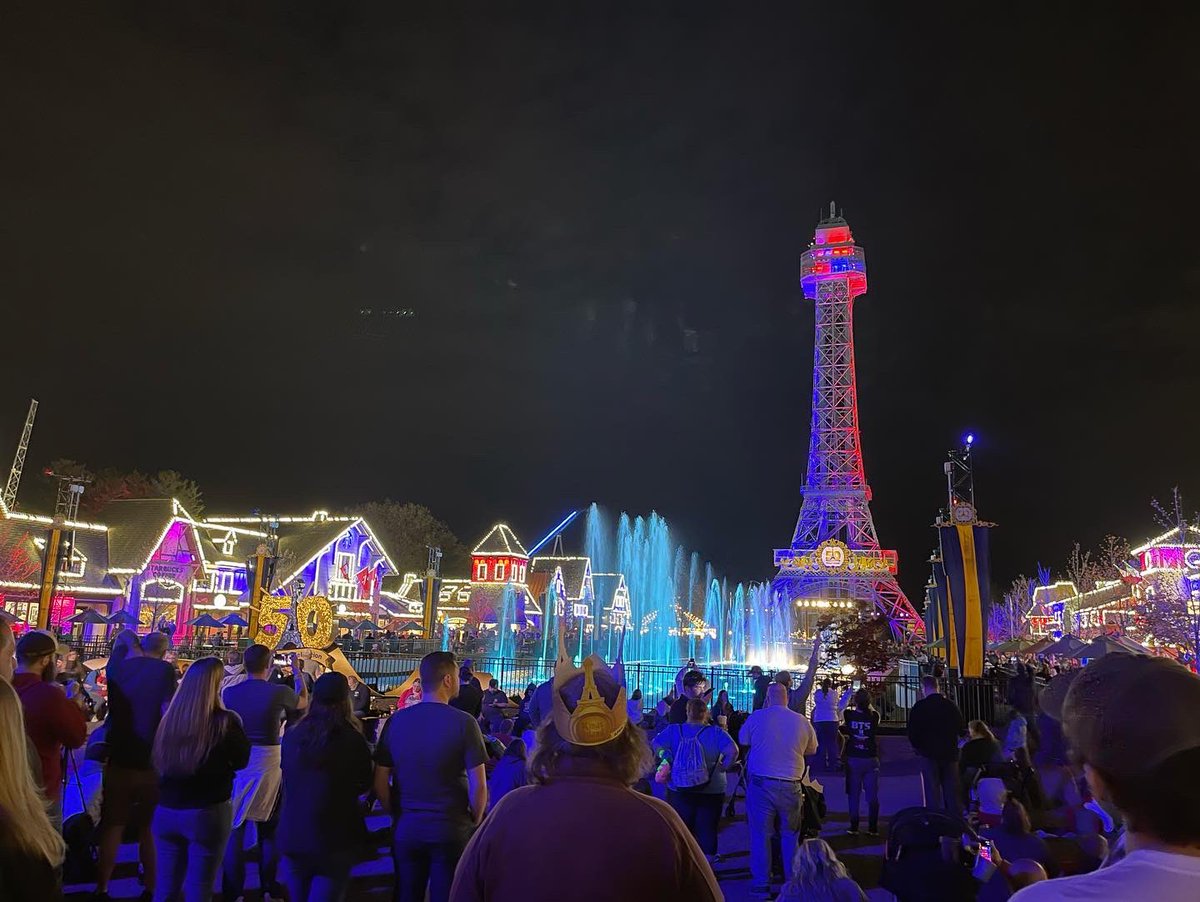 BuckeyeCoaster's tweet photo. Kings Island at Night during the #ki50thanniversary celebration! #KingsIsland #KI2022 #KINights #KI1972 #KIcelebration @KingsIslandPR https://t.co/612ywjjCUN