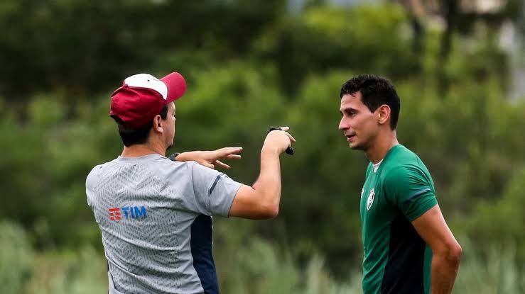 PH Ganso e Fernando Diniz juntos novamente, me desculpem quem não gosta, mas não vou perder um jogo do fluzaooo agr kkkk✌🏻😃👊 #dinizismo on 👍🏻