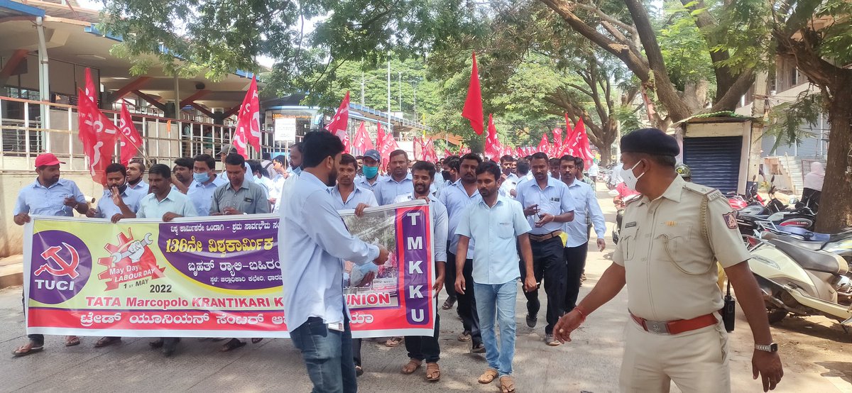 giriSUbadiger's tweet photo. ಕಳೆದ 38 ದಿನಗಳಿಂದ ಉಪವಾಸ ಸತ್ಯಾಗ್ರಹ ಮಾಡುತ್ತಿದ್ದರೂ ಕಷ್ಟಗಳನ್ನು ಕೇಳಲು ಬರುತ್ತಿಲ್ಲ ಕೊನೆಪಕ್ಷ ಹೇಗಿದ್ದೀರಾ ಎಂದು ಕೇಳಲು ಬರುತ್ತಿಲ್ಲ ನೀವು.
#Shramevjayte
#InternationalLabourDay2022
@byadavbjp @Rameswar_Teli @AmritMahotsav @PMOIndia https://t.co/8OE3cKKOFT
