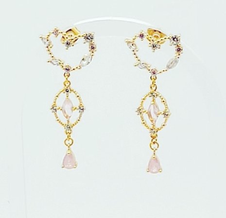 cloudymayrain's tweet photo. Crystal Heart, With a Bow, Key to My Heart https://t.co/XLz83j1N7b