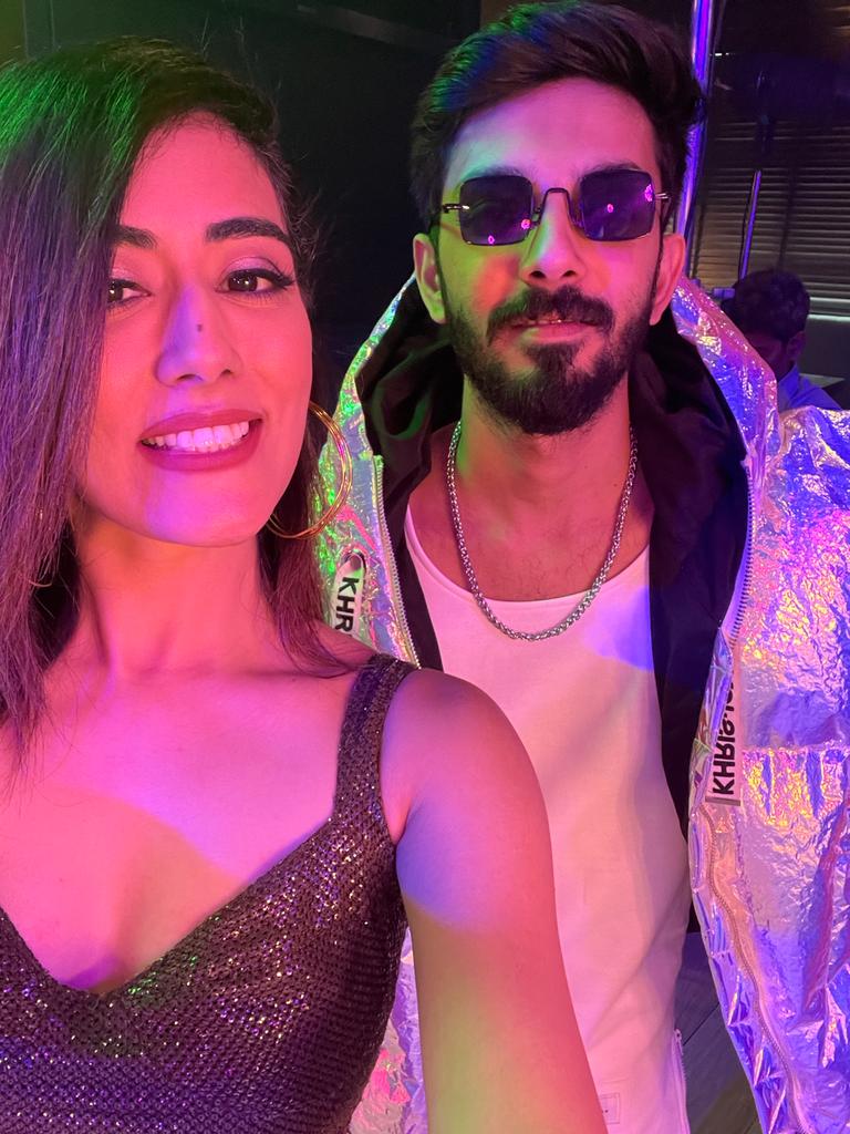 behindwoods's tweet photo. Hit combo, @anirudhofficial &amp; @jonitamusic lighting up the screen yet again with a banger for your PRIVATE PARTY. 

https://t.co/1Vm0AgWzYu

#Telugusong #Privateparty #Hitcombo #JonitaGandhi #Anirudh #Don #Sivakarthikeyan https://t.co/4WNRvhKQjq