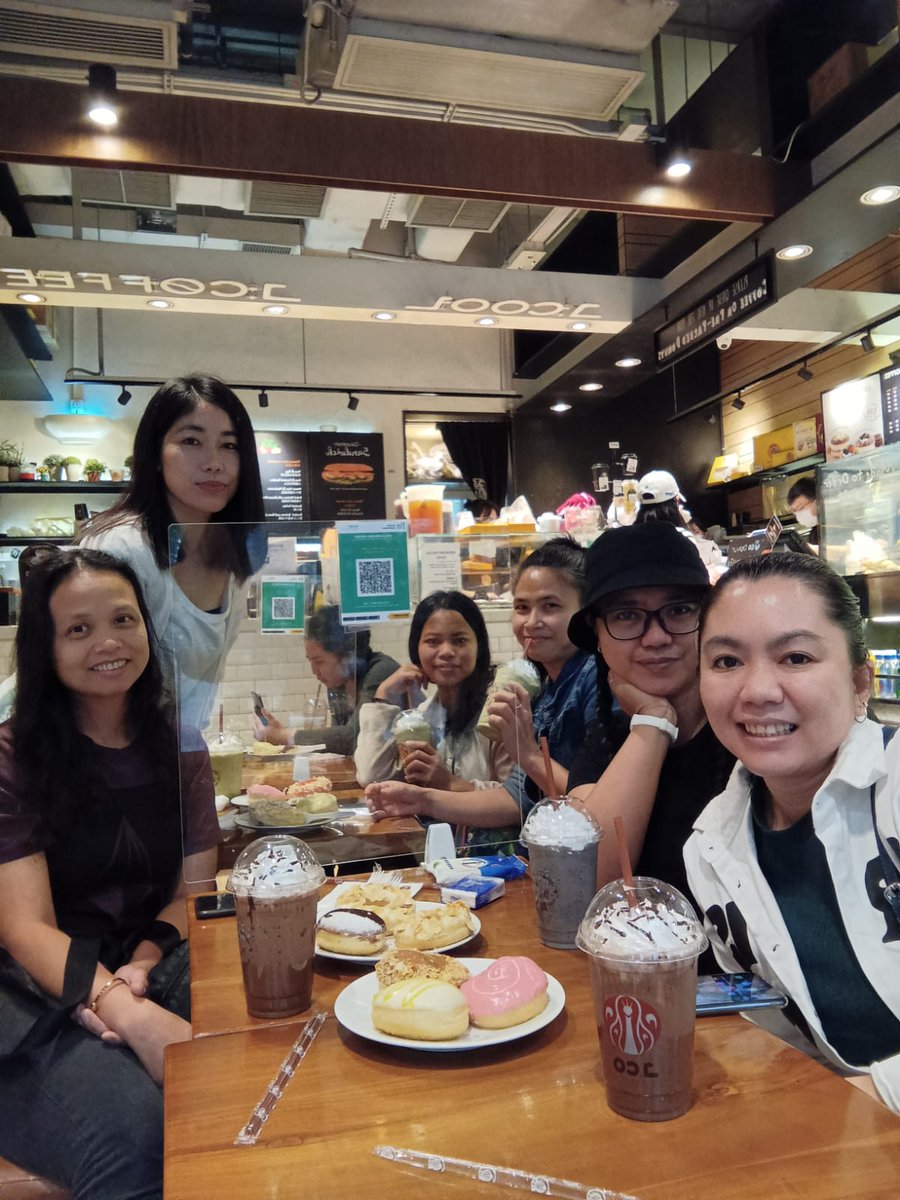 iryron1809's tweet photo. at jco doughnuts 🍩🍩🍩 with the Titas of #DonBelle Team Hongkong 🇭🇰 🤗🤗🤗 thanx for the treat yazieee @Lynlyka_02 and tita mommy @rolinda_06

#jcodoughnuts
#bondingwithtitas
#AlwaysWithDONBELLE https://t.co/BjJhzsFNuZ
