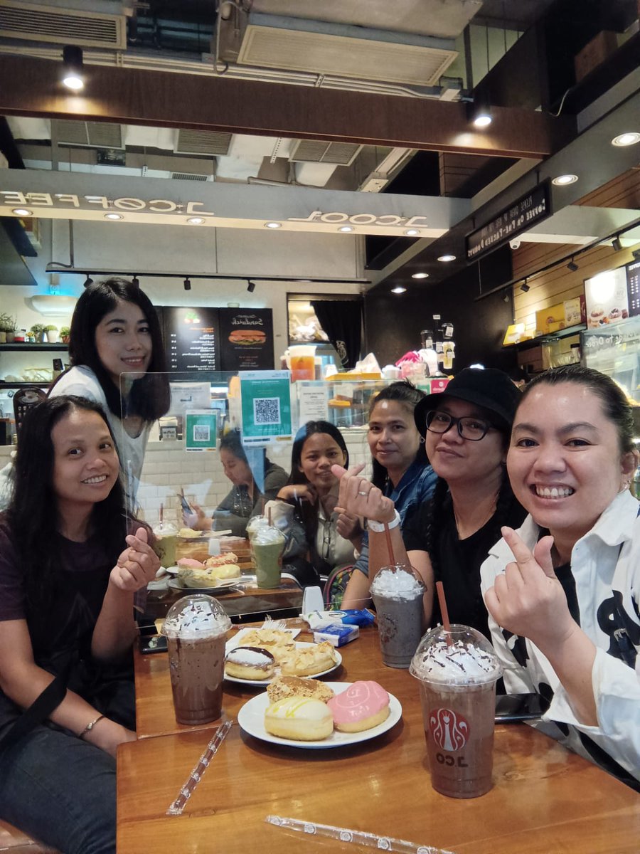 iryron1809's tweet photo. at jco doughnuts 🍩🍩🍩 with the Titas of #DonBelle Team Hongkong 🇭🇰 🤗🤗🤗 thanx for the treat yazieee @Lynlyka_02 and tita mommy @rolinda_06

#jcodoughnuts
#bondingwithtitas
#AlwaysWithDONBELLE https://t.co/BjJhzsFNuZ