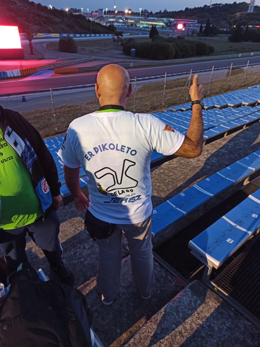 AlexCutreba's tweet photo. @motosjerez El picoleto de la R9 que grande el tio https://t.co/UqbaOy7Lzi