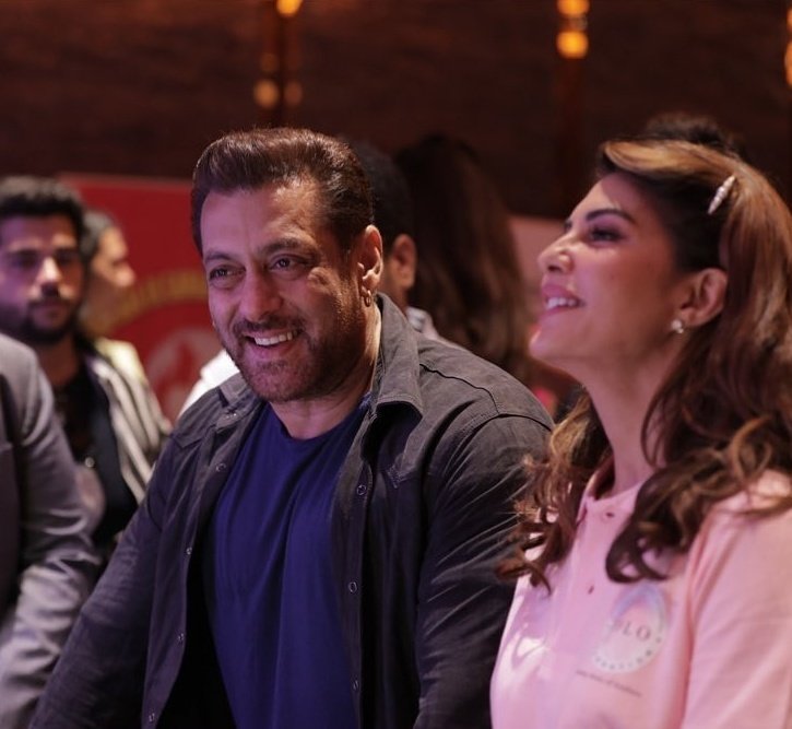 VishalRC007's tweet photo. Probably #SalmanKhan’s only friend who never thought of taking undeserving advantage from him #JacquelineFernandez https://t.co/Mqgc5CUrI2