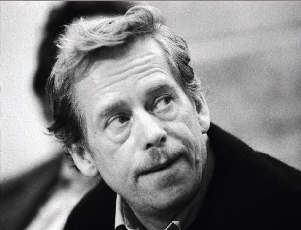 Poesiaitalia's tweet image. «La speranza non ha niente a che vedere con l’ottimismo. Non è la convinzione che qualcosa andrà bene, ma la certezza che qualcosa ha un senso, indipendentemente da come finirà.»
Václav Havel
