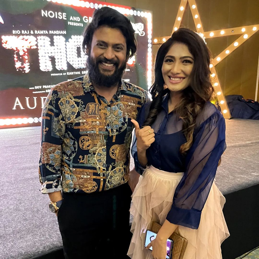 iMariaJuliana's tweet photo. Pictures are from the audio launch of #Thotta which happened yesterday!
With Biggboss season 5 title winner #Rajubhai aka @raju_jeyamohan , Gorgeous @actress_ramyapandian and Dashing @rio_raj
#mariajuliana #biggbossjulie #julie https://t.co/UdnG66aDxi