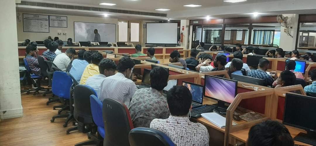 KCGSH2's tweet photo. The department of computer science engineering are conducting a 2 day workshop in open source software. We would like to thank Mr. Shivraj - Technical Consultant for his contribution.
#KCGCollege #softwareworkshop #softwaredevelopment @KCGtechnology https://t.co/ChFnbNRUCJ