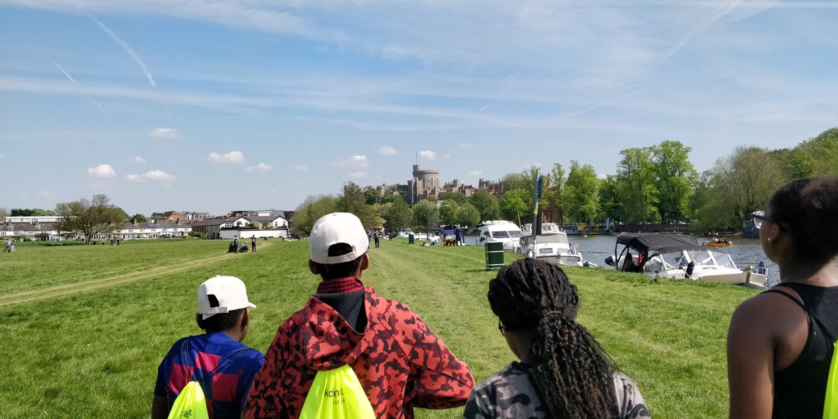 SloughYC's tweet photo. A huge well done to Ramiya, Ramaé, Daisha and Rashane, for representing us at the Slough Together Walk.

Here they are with @TanDhesi and the Worshipful Mayor of Slough, @Nazirslough.

#sloughyoungcarers #youngcarers #slough #sloughtogetherwalk #togetherasone #aiksaath https://t.co/BW3lNkAvu1
