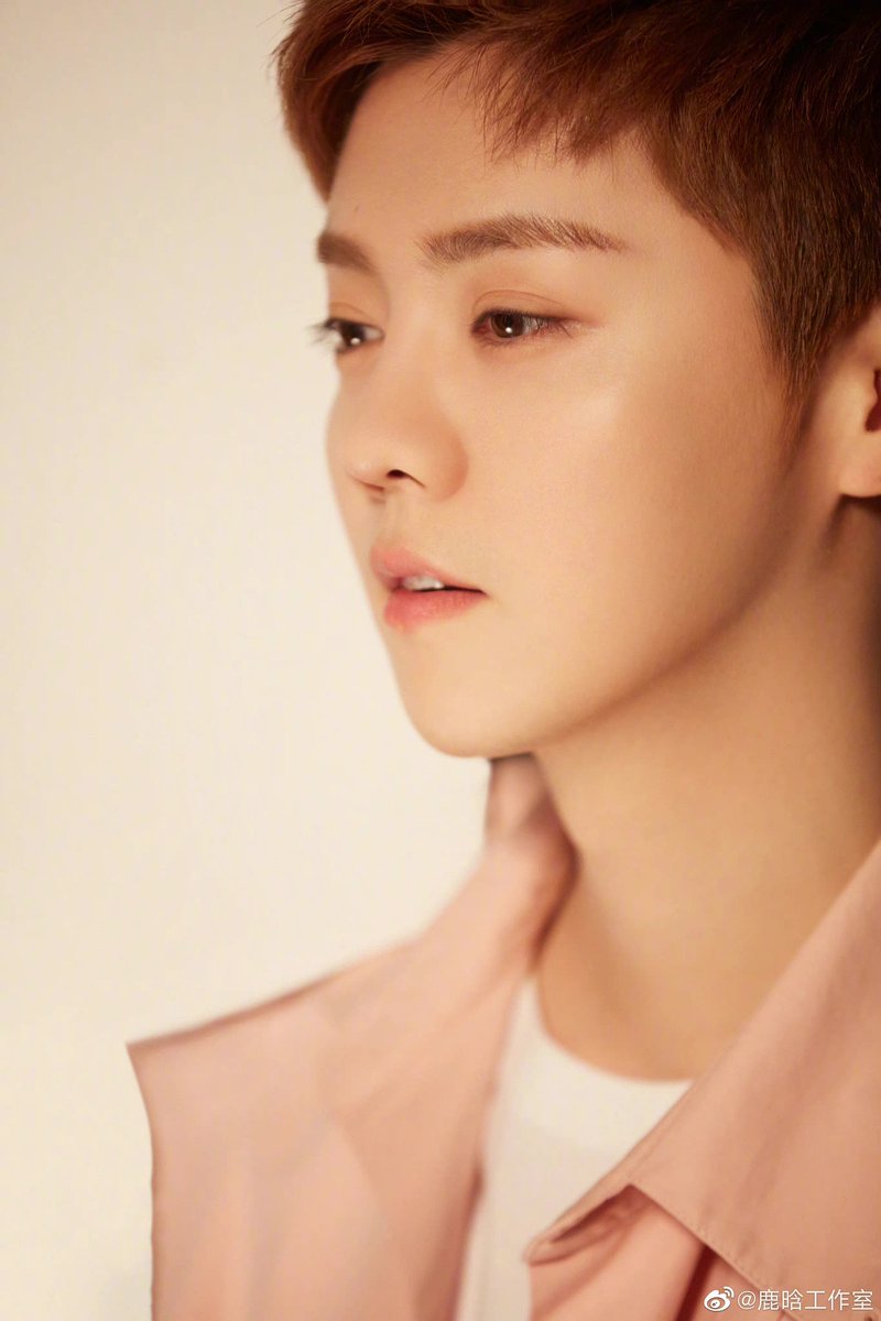 luking0420's tweet photo. [NEWS] 220501 LuHan Studio’s Weibo updates: First day of May, catch some early summer fragments from #TheMostHandsomeBossInTheWorld #LuHan 🤩🤩🤩

(2/2)

Cr. 鹿晗工作室
Link: https://t.co/Lk9ugdIEup

#鹿晗 https://t.co/nj89gZlpzB