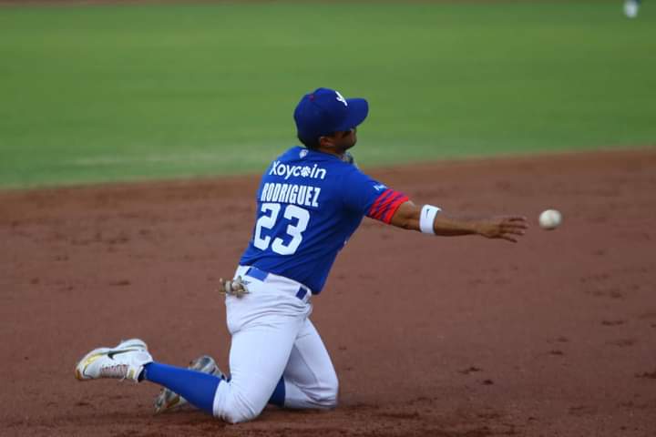 GeneralesdDgo's tweet photo. Portillo brilla en la loma y gana Durango 🤩⚾️

Juan Uriarte conecta jonrón y Generales empata la serie ante los Sultanes

Alexis Portillo tiró cinco entradas sensacionales y Juan Uriarte conectó jonrón.
.
.
.
#HastaLaVictoria 💪🏼💥 https://t.co/VaPn6blNO9