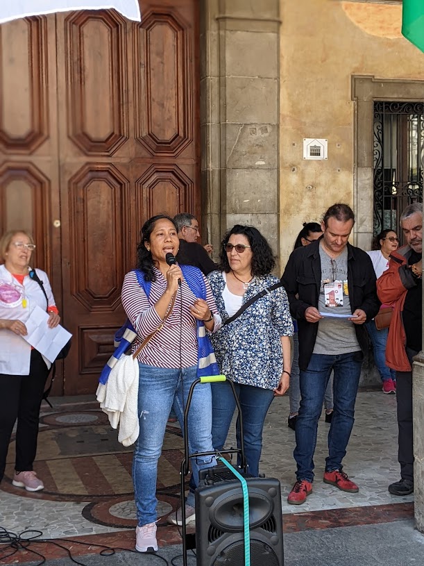 UcfrGarraf's tweet image. Manifestació #1demaig a Vilanova i la Geltrú.
Nadiua o estrangera la mateixa classe obrera!
#regularitzacioXtotes #regularizacionya