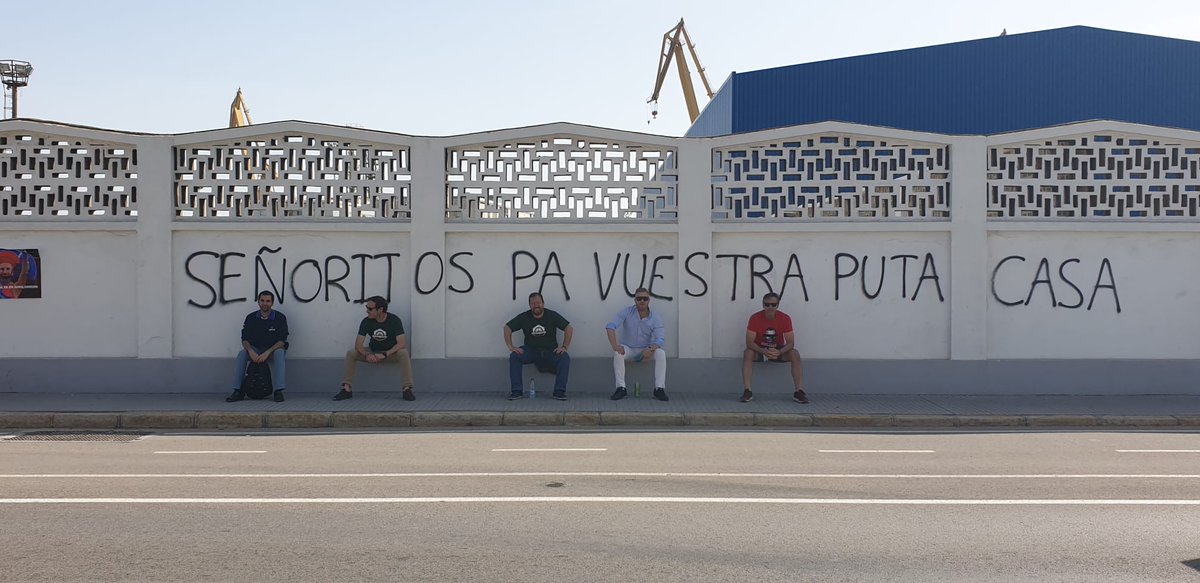 Así ha recibido hoy Cádiz a los ultraderechistas de Santi Abascal y Macarena Olona de VOX.