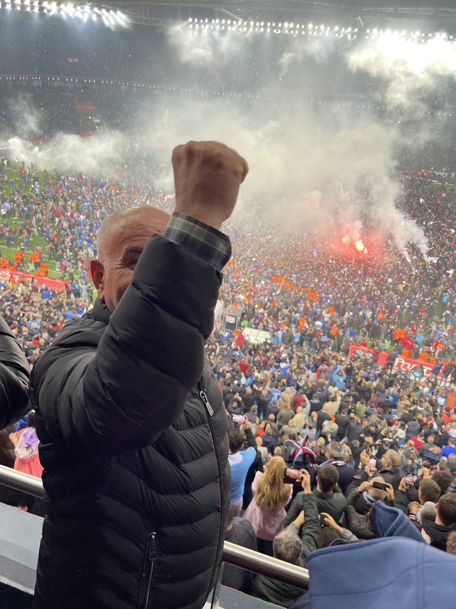 gencaga_meric's tweet photo. 11 yıl sonra gelen muhteşem 💙❤️SAMPİYONLUK❤️💙      Tebrikler Trabzonspor’um… https://t.co/olKMGvAMMp