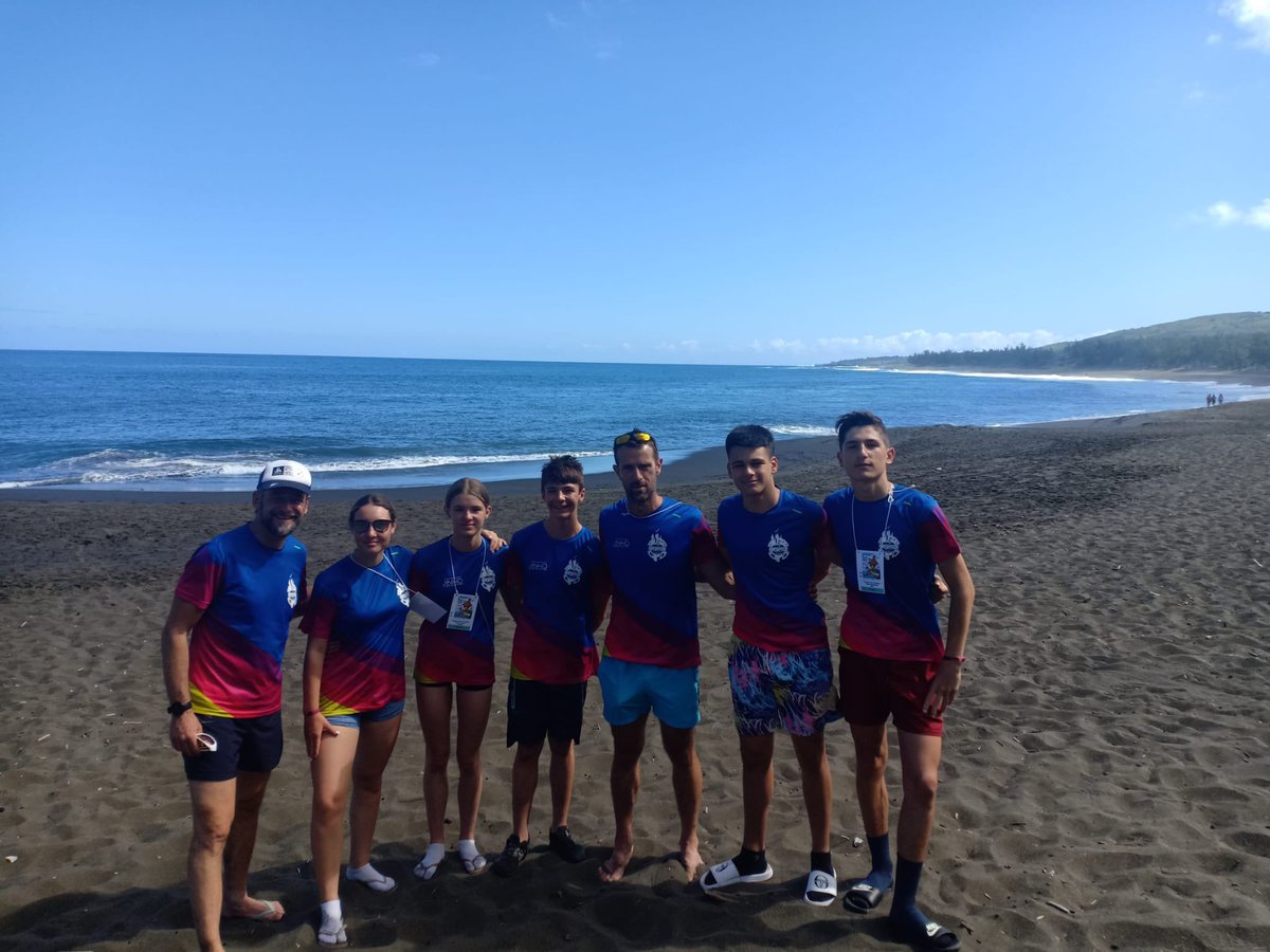 AsMatisse83's tweet photo. Bien arrivés à à la Réunion 🇷🇪 ! 
Le cadre idyllique nous aide à nous remettre du décalage horaire. Les premières épreuves se dérouleront mercredi. D’ici là, grosse prépa 😉 #unss @unss @Unss_Nice @UNSS_SUDREUNION #raidunss @EpsAcNice https://t.co/2laAl7szh0