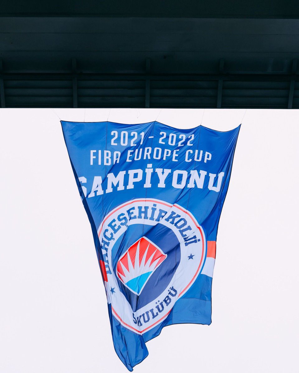 bahcesehirmaras's tweet photo. 2021-2022 FIBA Avrupa Kupası Şampiyonu olan Bahçeşehir Koleji Basketbol Takımımızın bayrakları Anadolu’yu Avrupa’ya bağlayan Fatih Sultan Mehmet Köprüsü ve 15 Temmuz Şehitler Köprüsü’nde dalgalanıyor.

#FlyHighTogether #ŞampiyonBahçeşehir 

@bahcesehir_k12 https://t.co/AKQRNptl7W