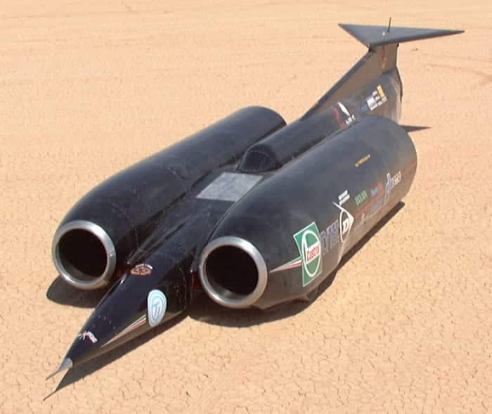 bombertin_GT's tweet photo. 1227,98 Kms/h. Si si, esa cifra es. Os presento al #Thrustssc. Ostenta el título #guinnes al mas rápido en tierra. Monta 2 #turbinas de #avion con 21,5 Tn de empuje, similar a 8 veces la potencia combinada de una parrilla de f1. Locura. ¿Te subirías? Yo no lo sé.#topspeed #crazy https://t.co/6HUwFNRgHl